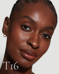block The white pod packaging of Seamless Skin Enhancing Tint by Lisa Eldridge